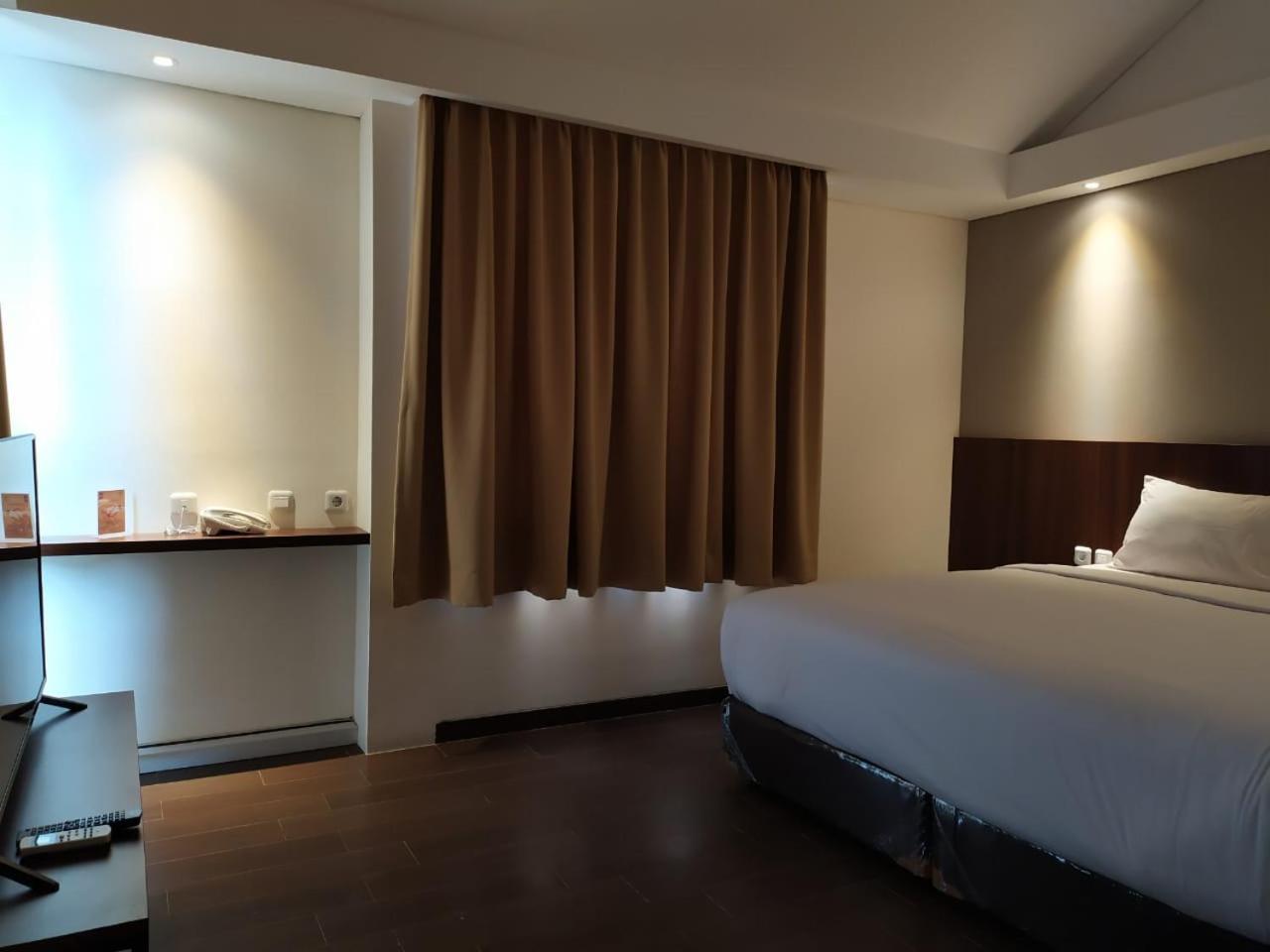 Hotel Bianco Costel Bogor Esterno foto
